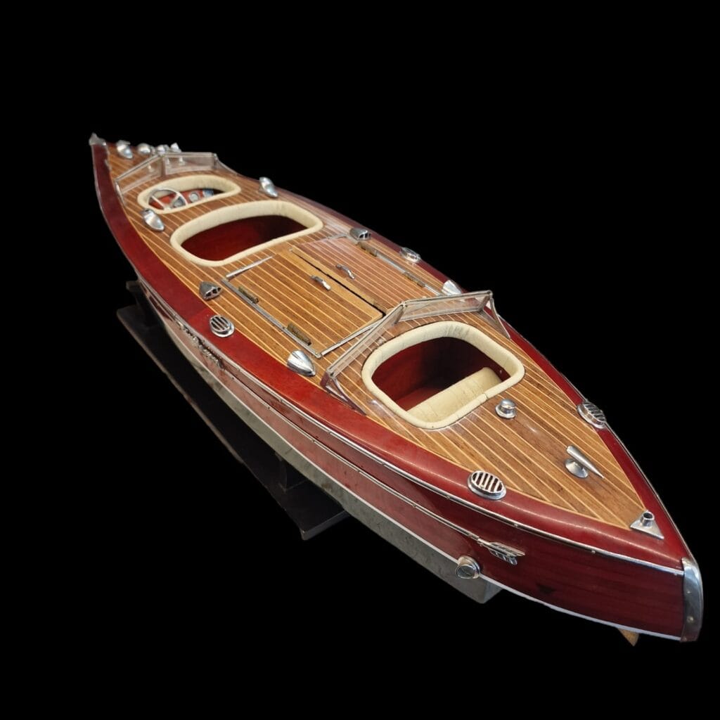 Modellino motoscafo Typhoon in legno, artigianato dettagliato, pezzo unico da collezione