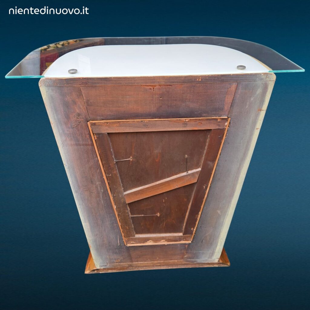 Consolle originale in legno anni ’50 con linee sinuose e leggere screpolature della vernice