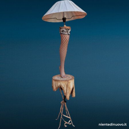 Lampada tavolino nientedinuovo con tovaglia in ferro