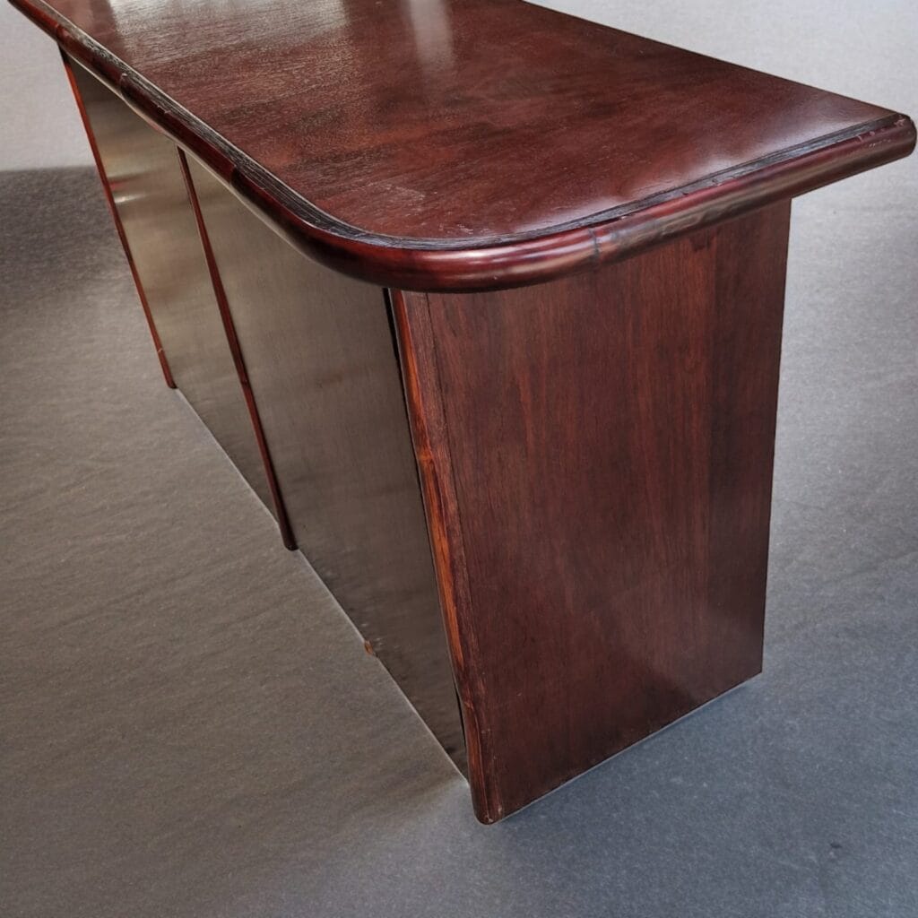 Credenza Sideboard Bonacina anni '70 in legno con profilo in bambù