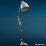 Lampada piantana in metallo vintage con rotelle e paralume smaltato