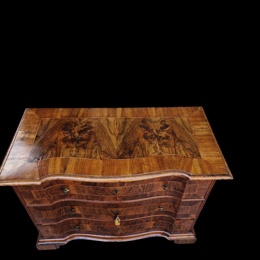 antico como canterano del 700 restaurato