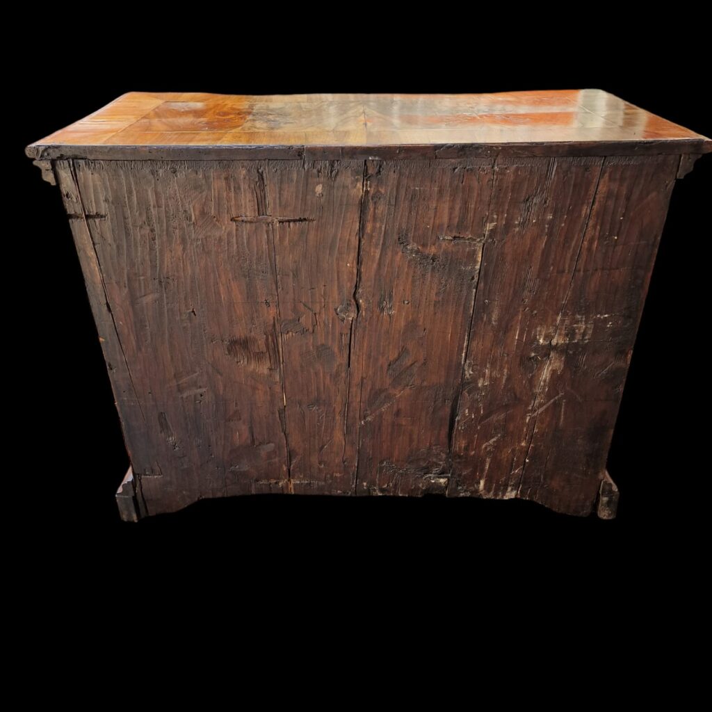 antico como canterano del 700 restaurato