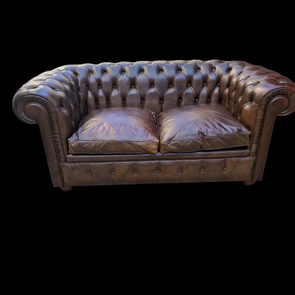 Divano Chesterfield due posti in pelle marrone