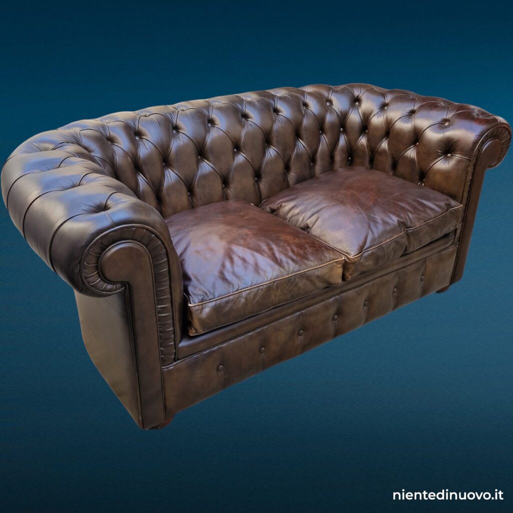 Divano Chesterfield due posti in pelle marrone