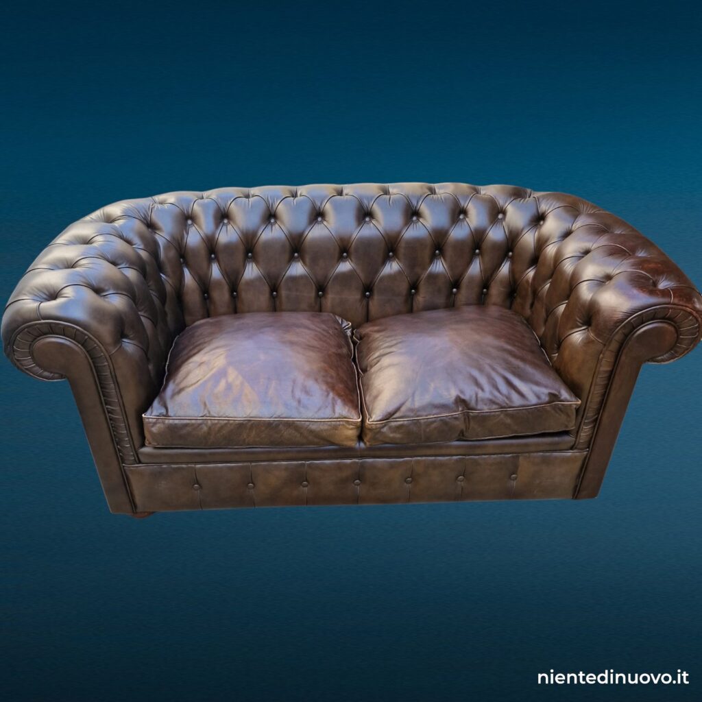 Divano Chesterfield due posti in pelle marrone