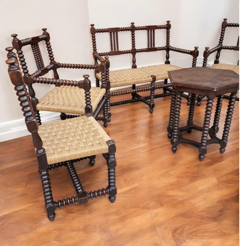 Salottino completo in legno con sedute impagliate