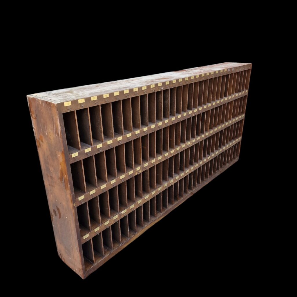 Bacheca da reception robusta in stile industriale