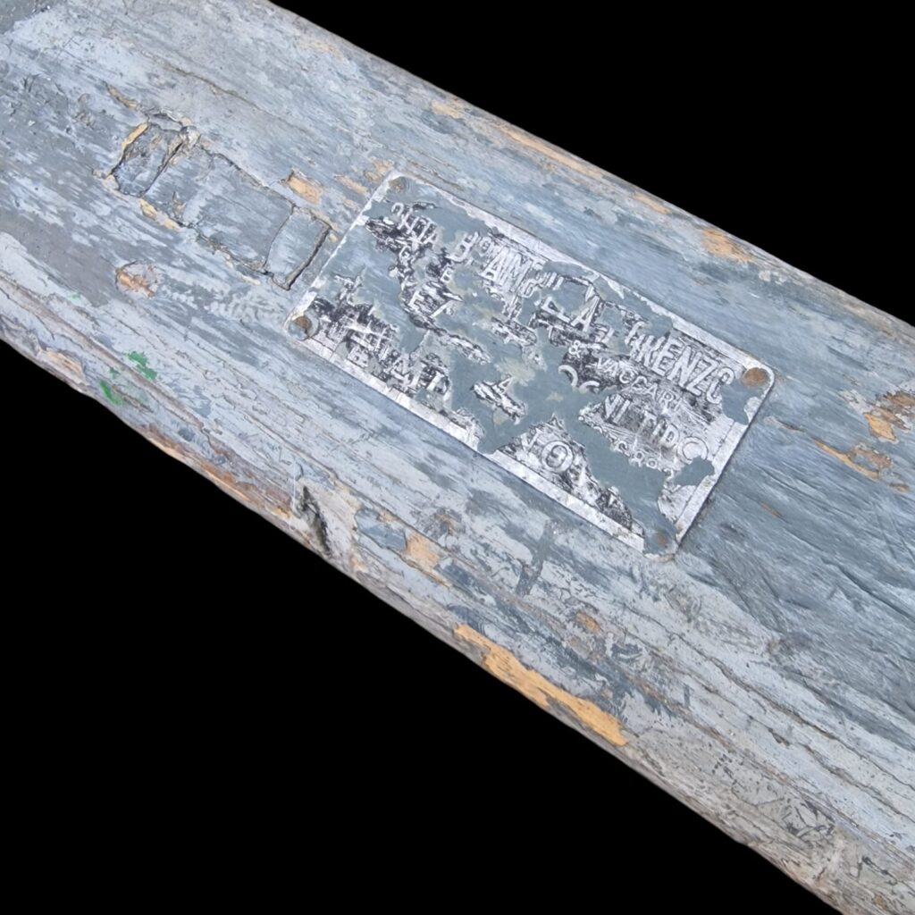 Vecchia scala industriale in legno con etichetta Brambilla Lorenzo