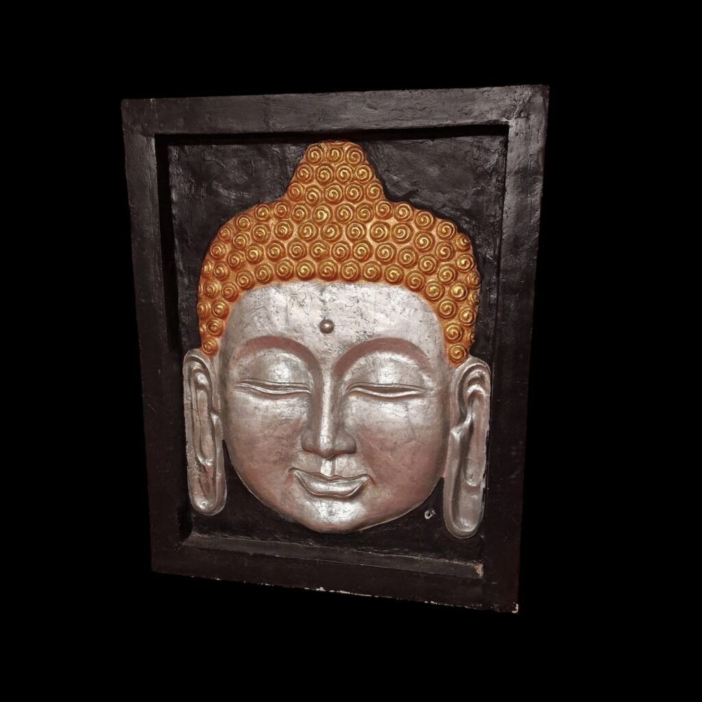 Pannello Buddha in vetroresina dipinto in oro e argento