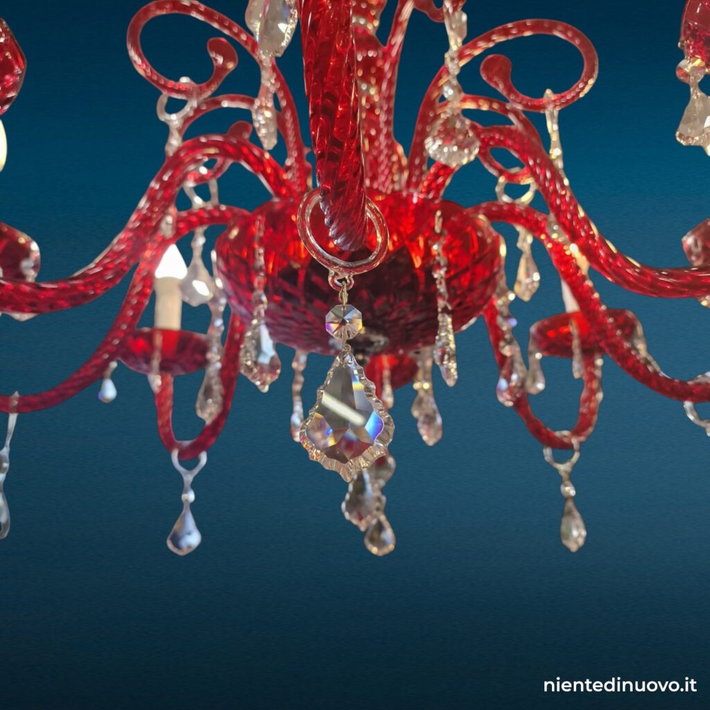 Lampadario in vetro rosso a 8 braccia