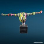 Scultura tuffatore in resina multicolore