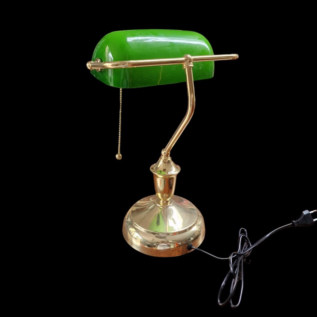 Lampada ministeriale da tavolo con base in ottone lucido e tegola verde regolabile