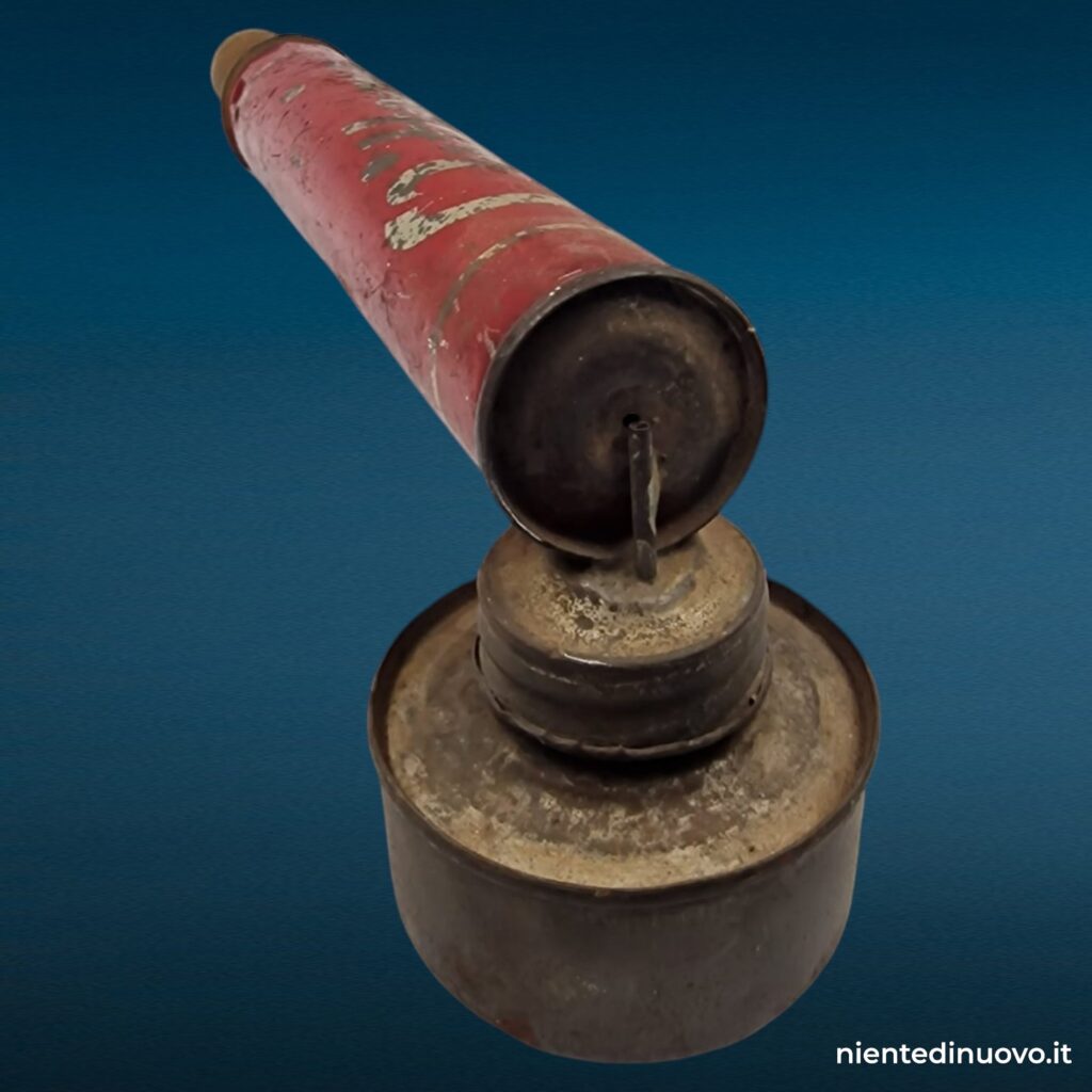 Diffusore insetticida in latta Vittoria - oggetto vintage