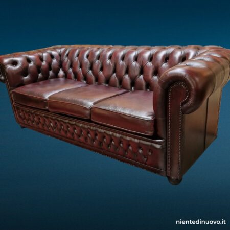 Divano Chesterfield tre posti in pelle - Winchester