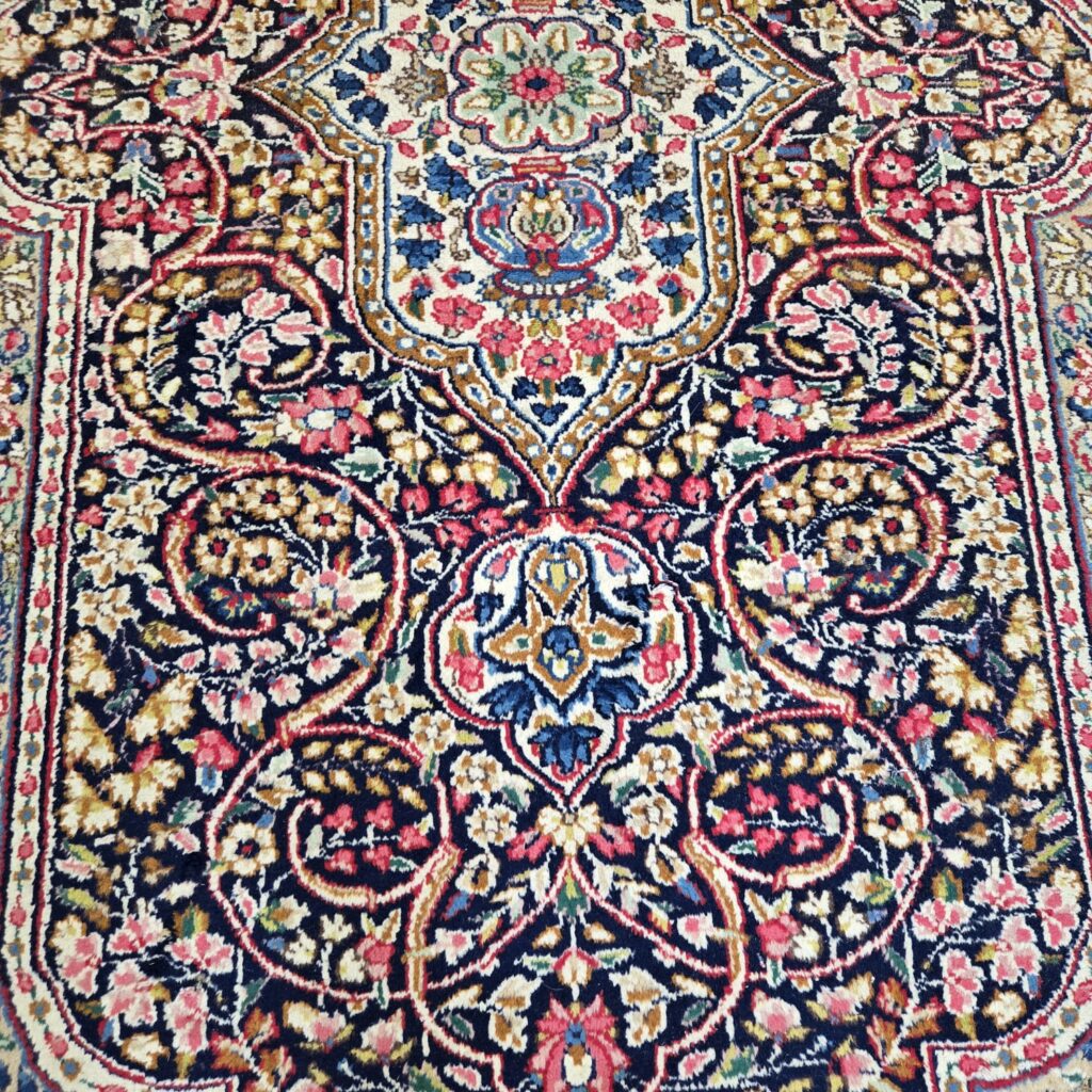 Tappeto persiano Kerman 280x190 in ottime condizioni, annodato a mano