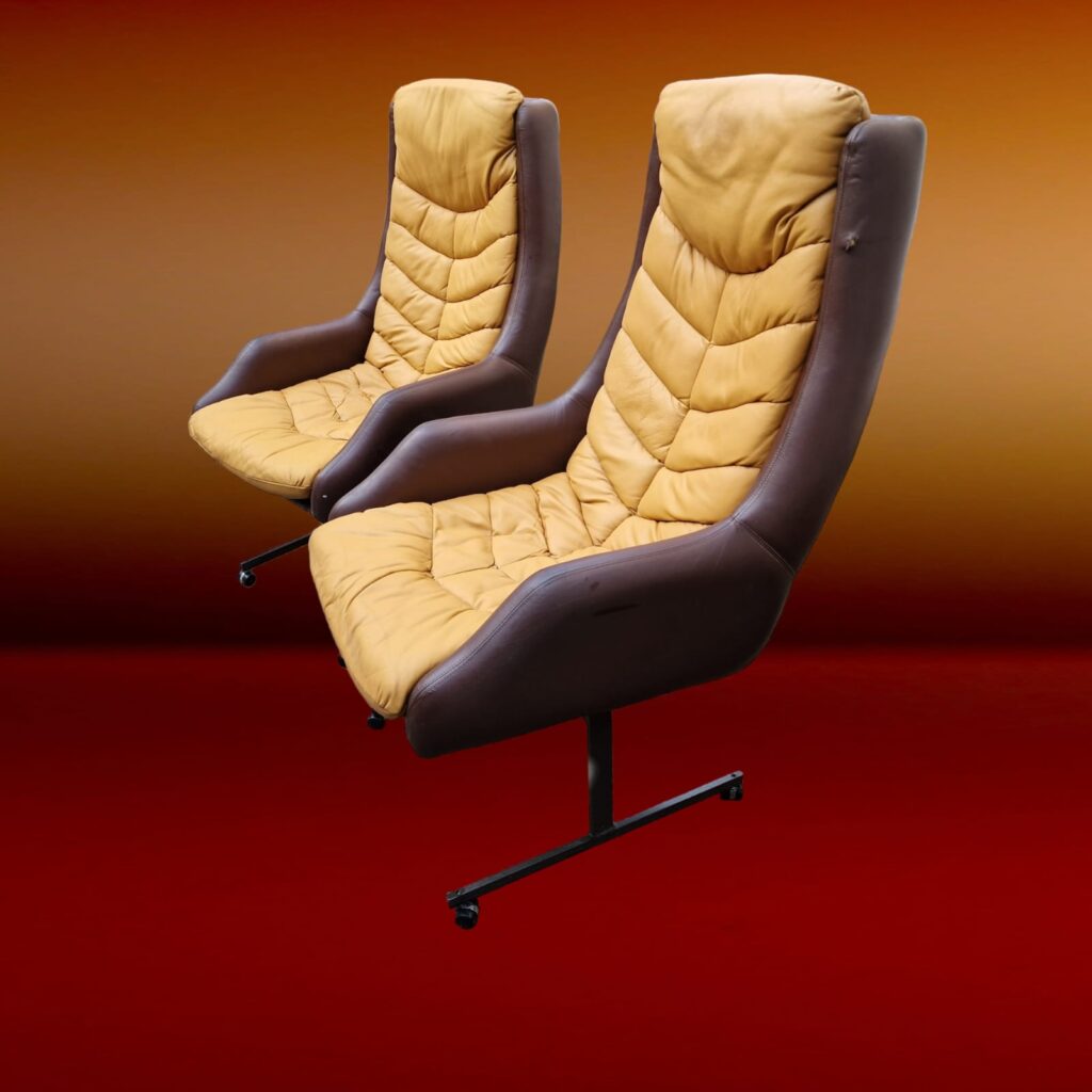 Esclusiva coppia di poltrone Pirelli Design anni '60 in buone condizioni