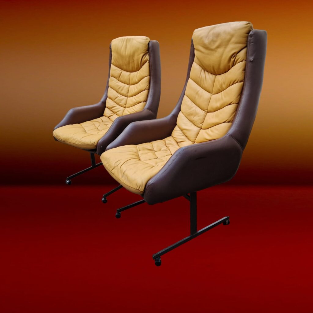 Esclusiva coppia di poltrone Pirelli Design anni '60 in buone condizioni