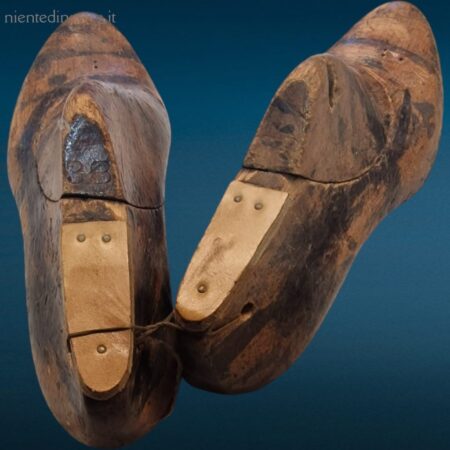 coppia di vecchie forme di scarpe in legno tg 38