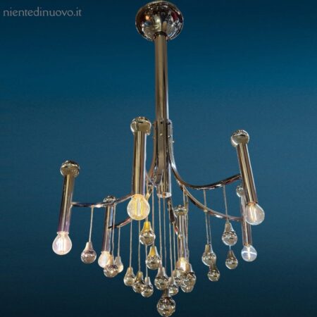 Lampadario vintage Gaetano Sciolari anni '60 con candelieri cromati e pendagli in vetro.