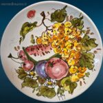 Set di 8 piatti dipinti a mano in ceramica italiana, raffiguranti frutta colorata