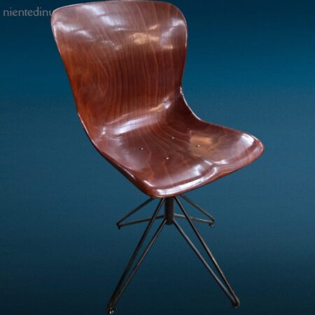 Poltroncina Pagholz vintage leggermente difettata con base regolabile in altezza e design anni ’50.