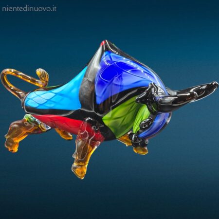 Splendida scultura di toro in vetro colorato di Murano artigianale