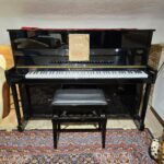 Pianoforte Verticale Alexander Herrmann in un contesto vintage, perfetto per nuovi studenti