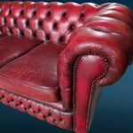 Divano tre posti Chesterfield in pelle color ciliegia vintage