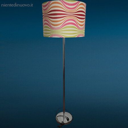 Lampada piantana modello Ibiza in stile vintage con struttura cromata e paralume colorato