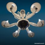 04675_10 Lampadario in vetro soffiato chiaro con 6 luci, struttura raffinata e dettagli a spirale, perfetto per arredare ambienti eleganti con luce armoniosa e sofisticata.