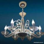 04675_12 Lampadario in vetro soffiato chiaro con 6 luci, struttura raffinata e dettagli a spirale, perfetto per arredare ambienti eleganti con luce armoniosa e sofisticata.