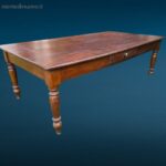 Grande tavolo antico in noce massello 800 con cassetto e gambe tornite