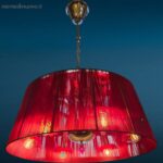 Lampadario vintage con paralume rosso in fili e struttura in vetro con 6 bracci e coppette