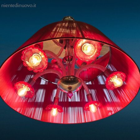 Lampadario vintage con paralume rosso in fili e struttura in vetro con 6 bracci e coppette