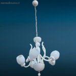 Lampadario in vetro bianco a 5 luci, illuminazione raffinata, perfette condizioni, compatibile con lampadine E14, ideale per soggiorno, camera da letto e sala da pranzo.