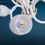 Lampadario in vetro bianco a 5 luci, illuminazione raffinata, perfette condizioni, compatibile con lampadine E14, ideale per soggiorno, camera da letto e sala da pranzo.