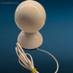 Lampada Artemide Eclisse originale bianca, design Vico Magistretti, icona del design italiano, in eccellenti condizioni e funzionante.