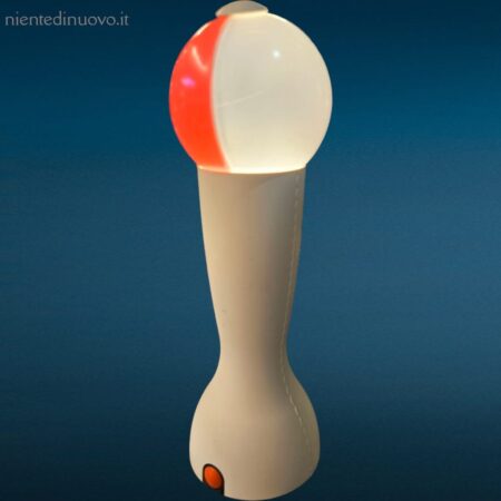 Lampada Artemide Gilda rossa vintage anni ‘90, design Silvia Capponi e In Suk Il, funzionante e ben conservata.