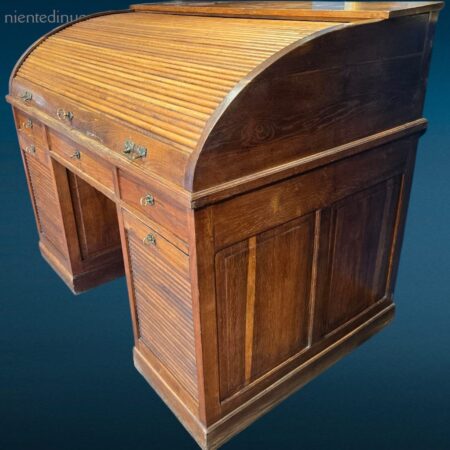 Scrivania roll top a rullo in rovere con serrandine integre e vani capienti