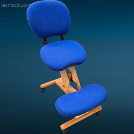 Sgabello ergonomico da ufficio blu con schienale reclinabile in stile svedese