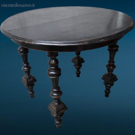 Tavolo primi '900 nero allungabile con gambe lavorate e prolunghe in legno