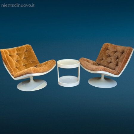 Salottino vintage Play anni 70 con poltroncine in velluto marroncino e tavolino coordinato design Geoffrey Harcourt