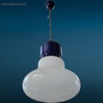 Lampadario vintage a forma di lampadina in vetro opalino bianco anni '70
