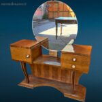Pettineuse vintage anni ’60 con specchio tondo centrale in condizioni discrete