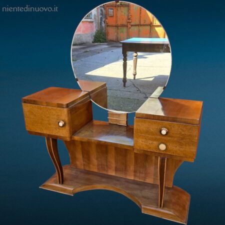Pettineuse vintage anni ’60 con specchio tondo centrale in condizioni discrete