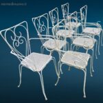 Sedia vintage in ferro da esterno con struttura decorativa