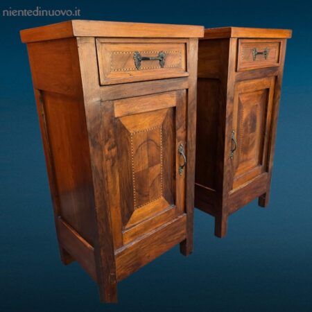 Coppia comodini Liberty primi ’900 in legno con intarsi e maniglie in bronzo