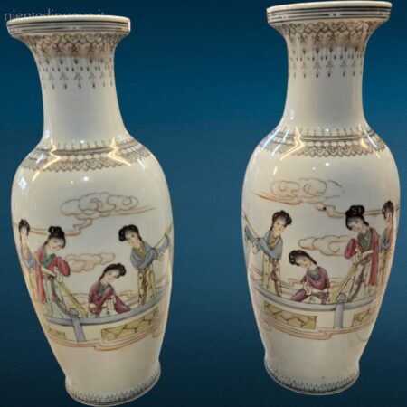 Vaso in ceramica giapponese decorato, disponibile in due esemplari