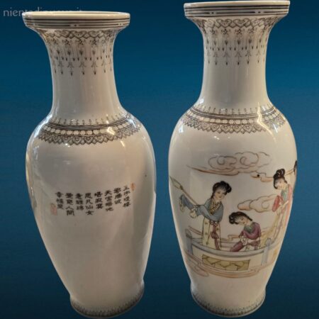 Vaso in ceramica giapponese decorato, disponibile in due esemplari